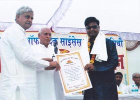 Shailendra Pandey : Vaidik Bhushan award by Union Cabinet Minister Sh Shreeprakash Jaiswal - Click to Enlarge